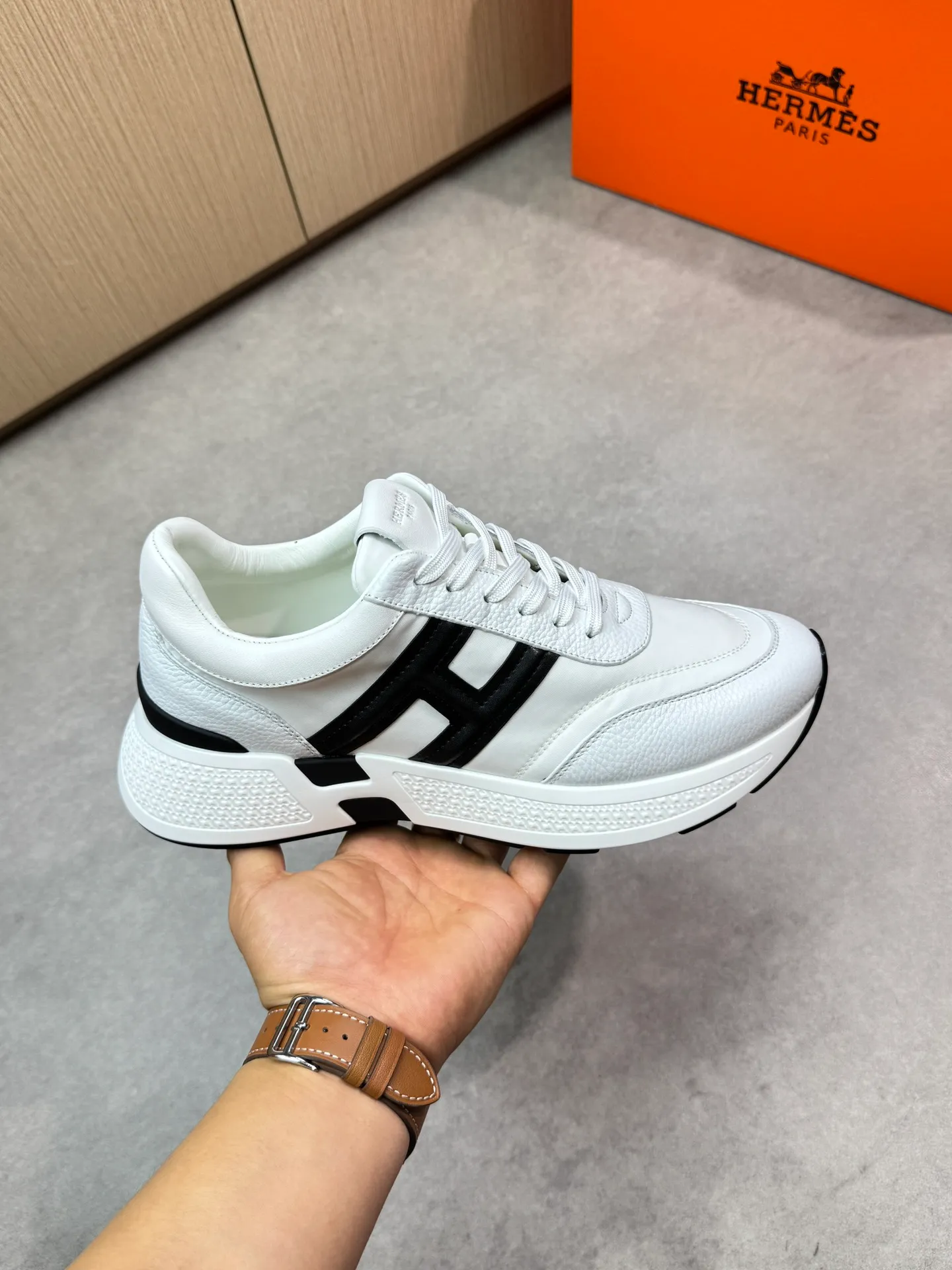 [HERMES] Hermès men's shoes 💰520💰 - high-end quality original items 🔍🔍🔍 casual sports shoes - upper: 🔝 pebbled calfskin, brand high mercerized canvas, body sewn with brand ´H´ totem, tongue brand logo cloth label - lining: water-dyed cowhide -Outsole: Ultra-light T men's shoes 💰U foam·rubber; two-color molded outsole -Ultra-high quality control·Fine workmanship: highlighted (high-end·luxury·grade) -Size: 39-44 (38, 45, can be customized)